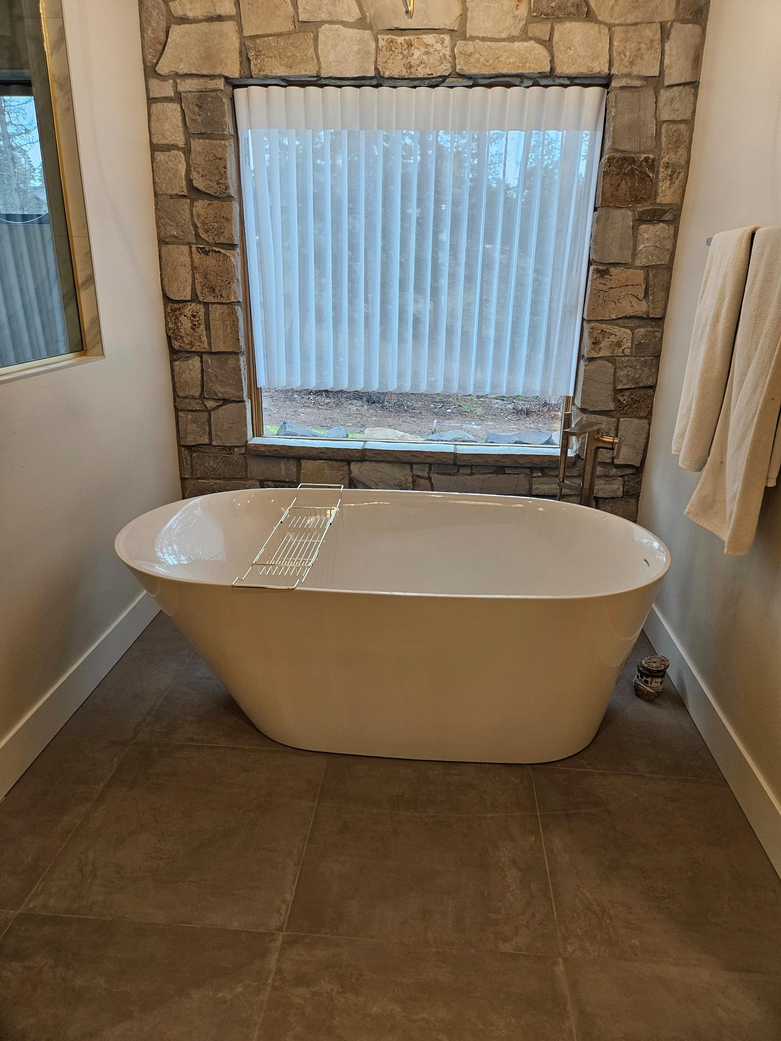 Stone Accent Tub